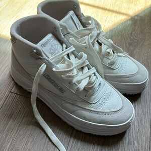 Never worn Reebok classics